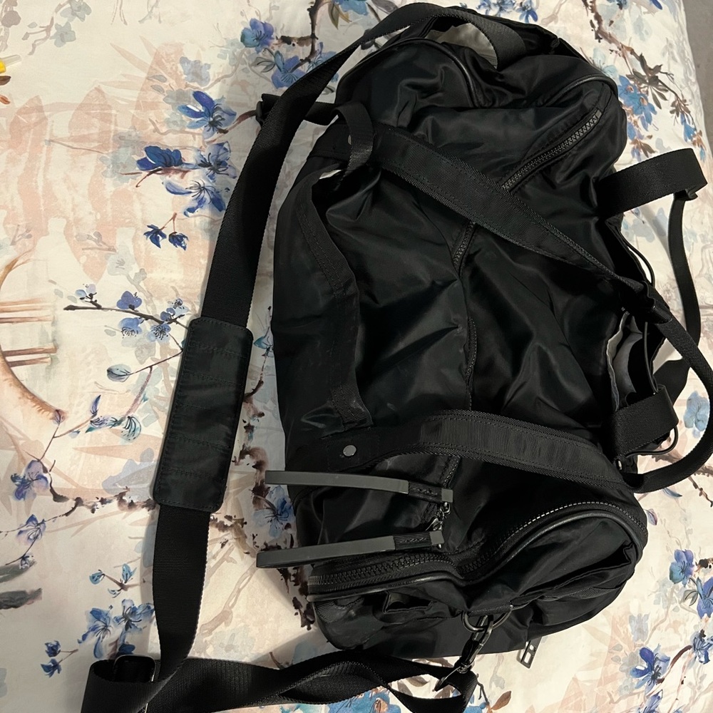 Lululemon black gym bag